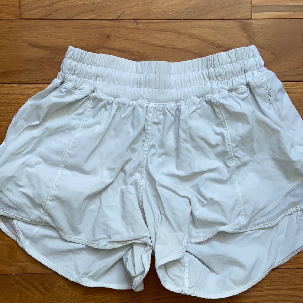 lululemon white shorts size 6